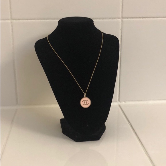 CHANEL Jewelry - Necklace pendant with CC design